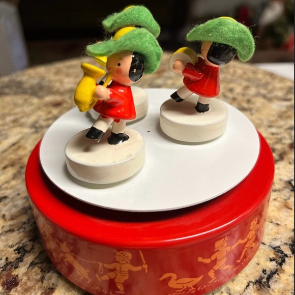 Reuge • Wooden • Red • Music Box • Swiss Movement • Plays Doctor Zhivago • Video - Picture 10 of 10